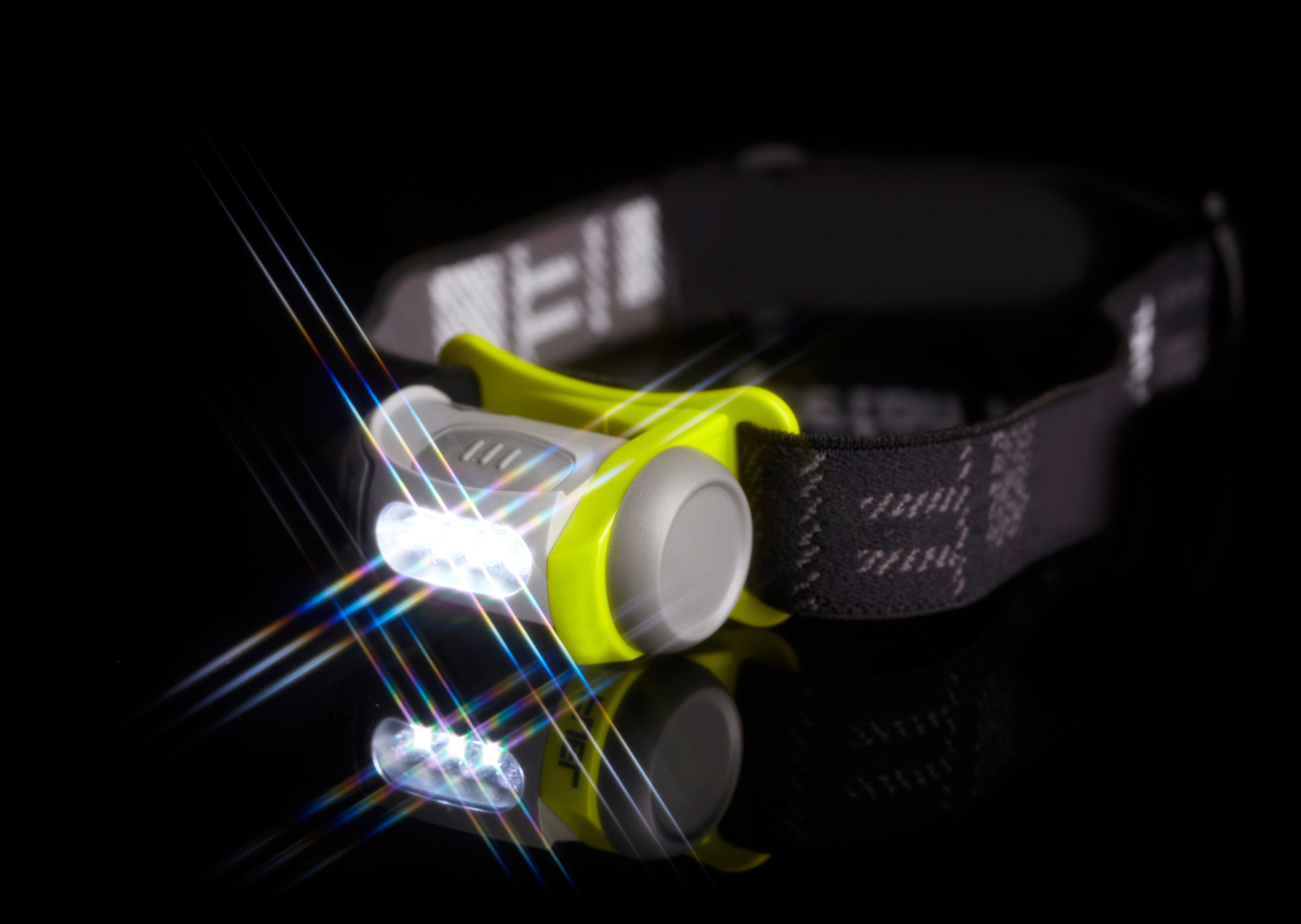 Naglavna svetilka je majhna reč ki te lahko še kako reši